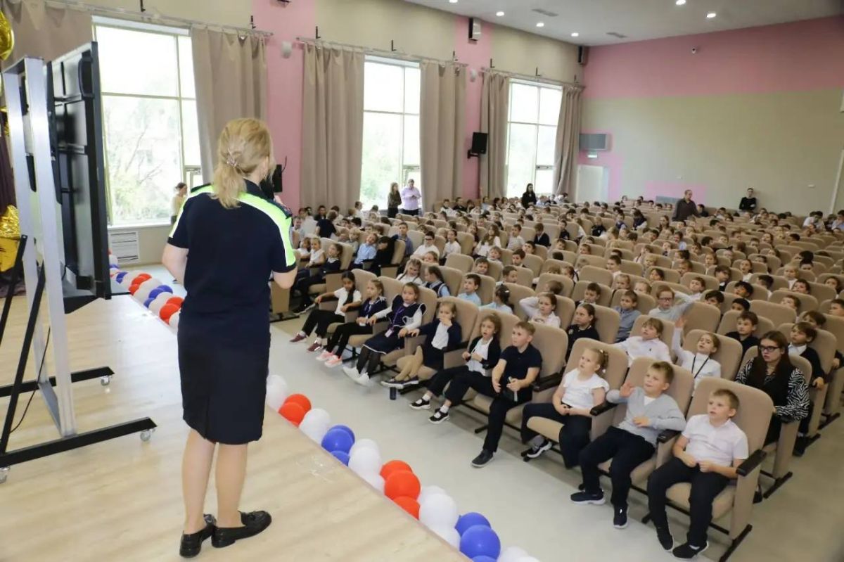 Школьников в Бородино научили дорожной безопасности через поэму Михалкова Школьников в Бородино научили дорожной безопасности через поэму Михалкова
