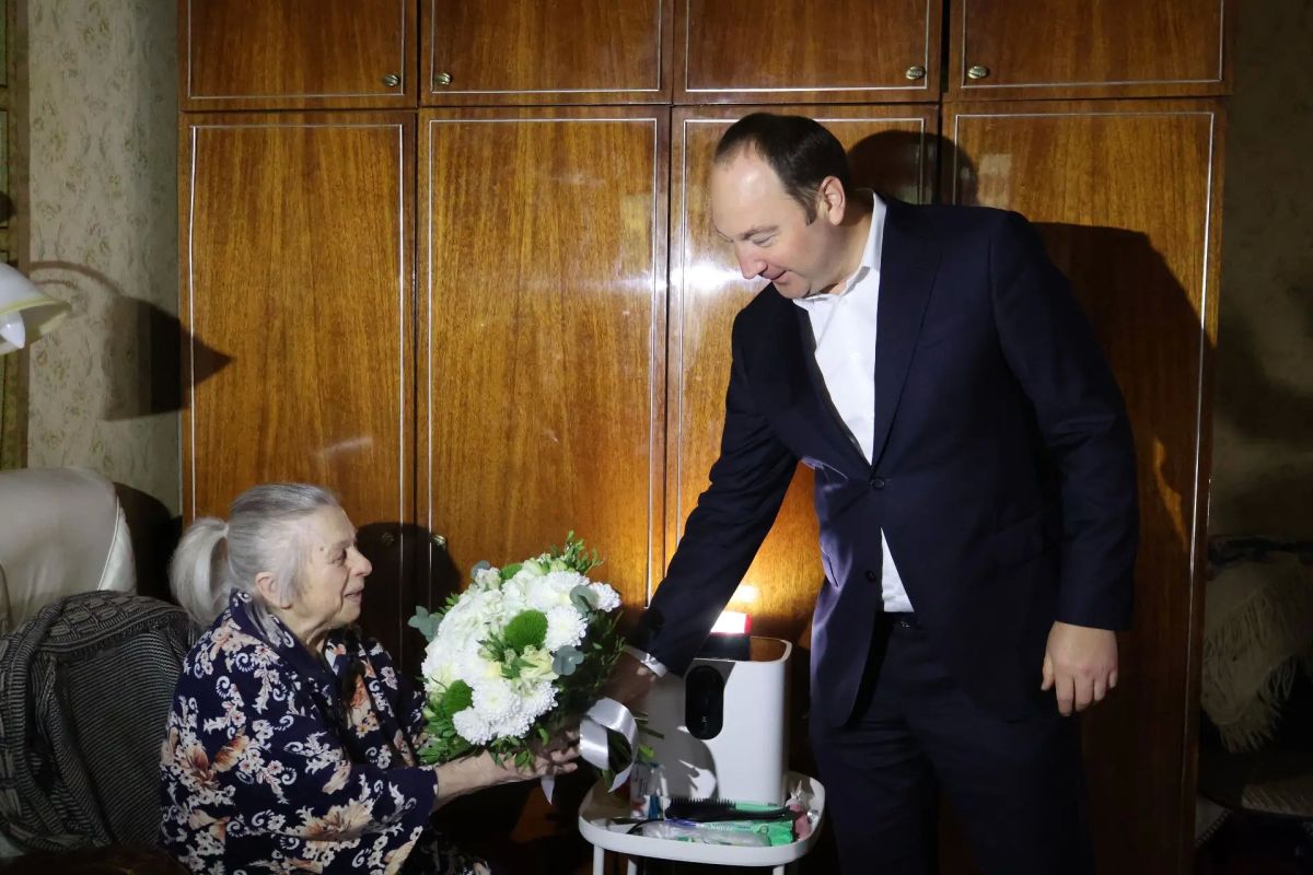 Сергей Мужальских поздравил с 95-летием ветерана труда Тамару Шаброву Сергей Мужальских поздравил с 95-летием ветерана труда Тамару Шаброву