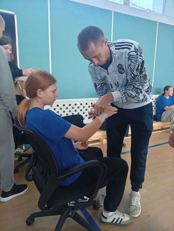 В Малинской школе прошёл мастер-класс по первой помощи В Малинской школе прошёл мастер-класс по первой помощи