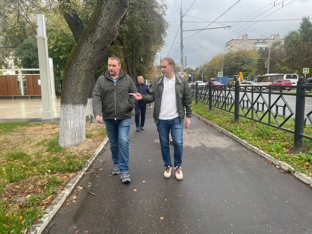 Первый заместитель главы округа Владимир Кравцов провёл плановый обход территории в центральной части Подольска Первый заместитель главы округа Владимир Кравцов провёл плановый обход территории в центральной части Подольска