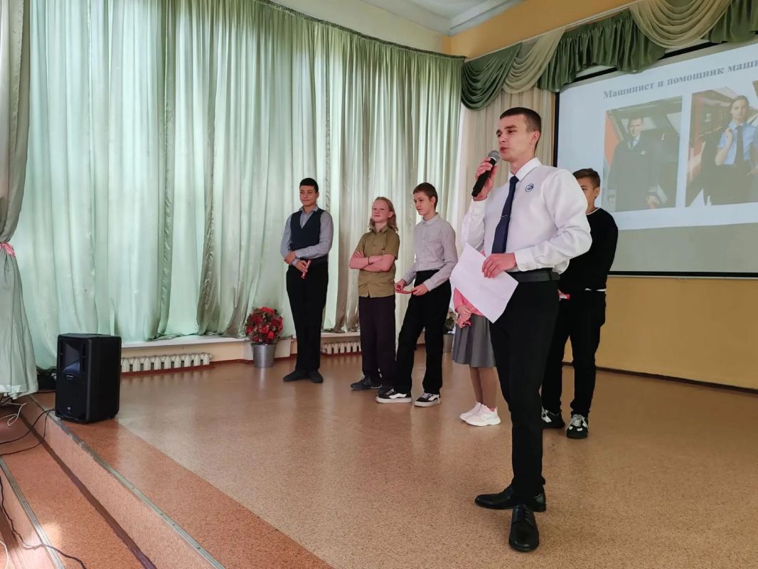 В Кратовской школе №98 прошёл урок по безопасности на железной дороге В Кратовской школе №98 прошёл урок по безопасности на железной дороге