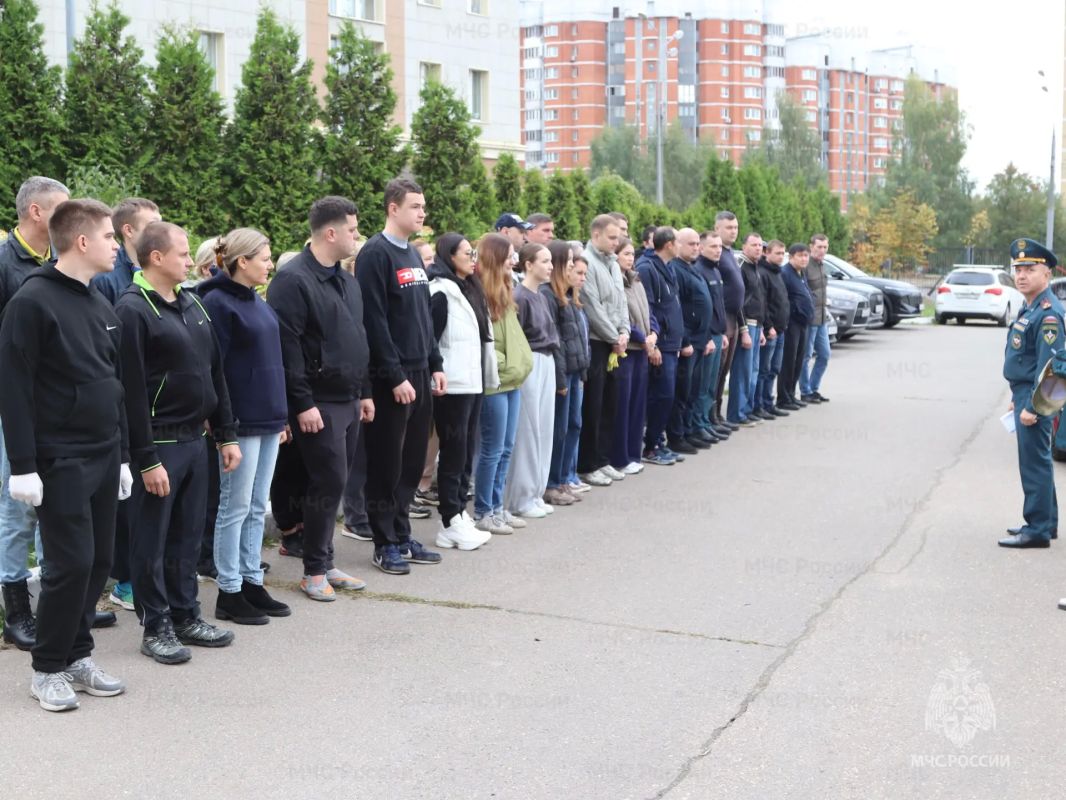 Сотрудники Главного управления помогли в благоустройстве Александро-Невского храма в Химках