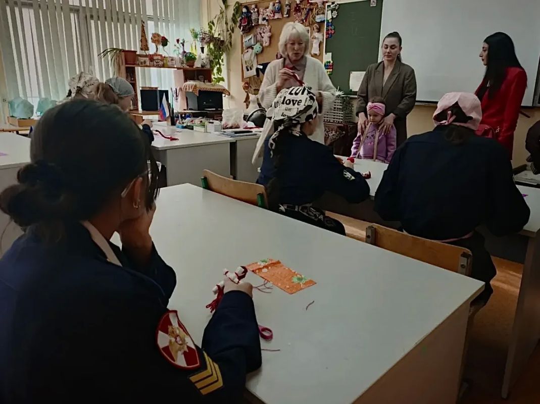 Росгвардейцы провели день открытых дверей для будущих учеников кадетского класса в Подмосковье Росгвардейцы провели день открытых дверей для будущих учеников кадетского класса в Подмосковье