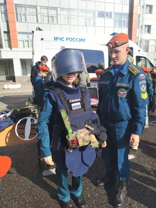 Погружение в профессию спасателя: кадеты школы №10 Долгопрудного побывали в легендарной Академии! Погружение в профессию спасателя: кадеты школы №10 Долгопрудного побывали в легендарной Академии!