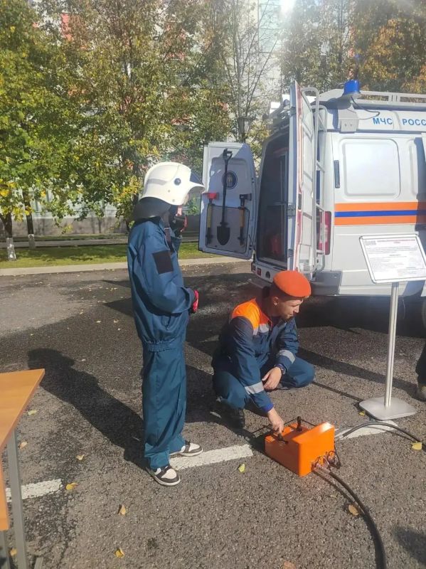 Погружение в профессию спасателя: кадеты школы №10 Долгопрудного побывали в легендарной Академии! Погружение в профессию спасателя: кадеты школы №10 Долгопрудного побывали в легендарной Академии!
