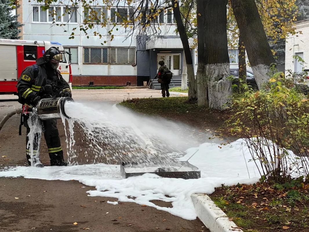 В Красногорске отработали действия при чрезвычайной ситуации В Красногорске отработали действия при чрезвычайной ситуации