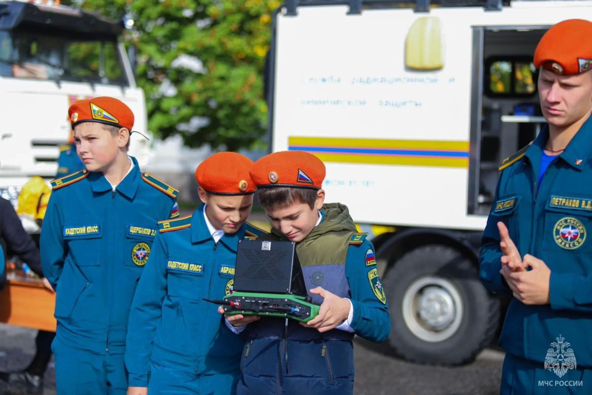 Сотрудники Главного управления приняли участие в проведении дня открытых дверей в АГЗ МЧС России Сотрудники Главного управления приняли участие в проведении дня открытых дверей в АГЗ МЧС России