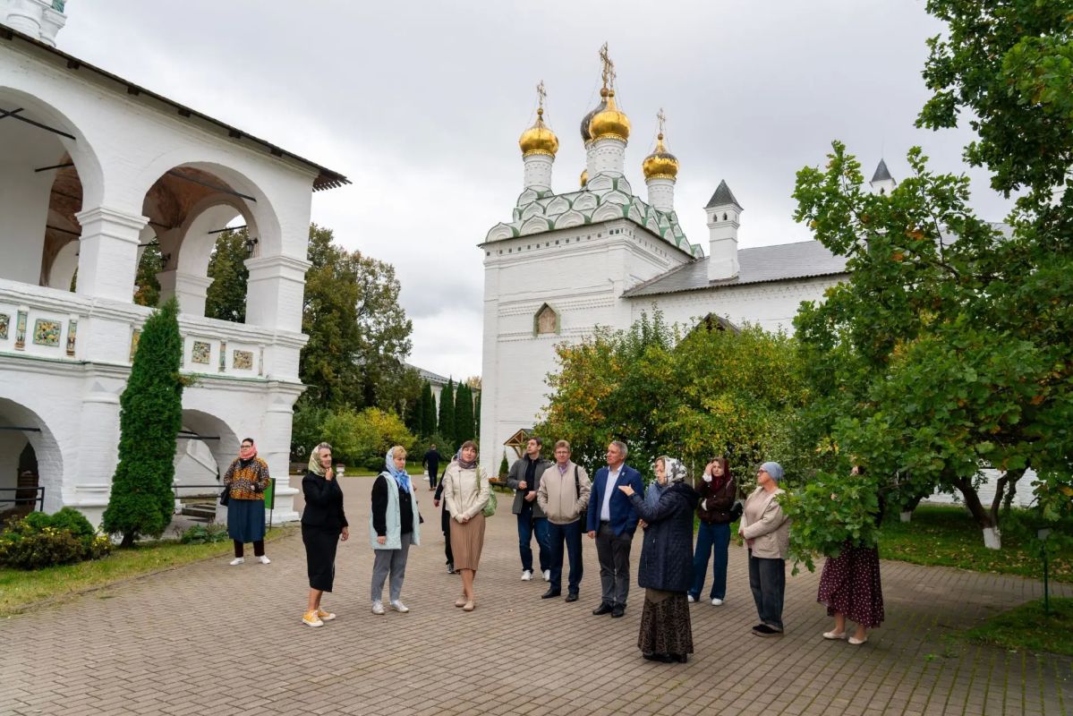 Президент Торгово-промышленной палаты Московской области Лина Орлова и председатель Комитета ТПП МО по предпринимательству в сфере туризма Наталья Караськова посетили подмосковный Волоколамск Президент Торгово-промышленной палаты Московской области Лина Орлова и председатель Комитета ТПП МО по предпринимательству в сфере туризма Наталья Караськова посетили подмосковный Волоколамск