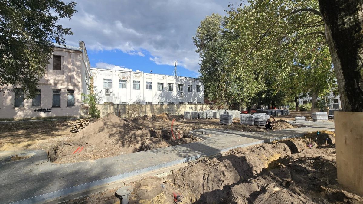 Благоустройство сквера Левшина продолжается в Коломне: привычный вид общественного пространства, расположенного рядом с арт-кварталом «Патефонка», стремительно меняется Благоустройство сквера Левшина продолжается в Коломне: привычный вид общественного пространства, расположенного рядом с арт-кварталом «Патефонка», стремительно меняется