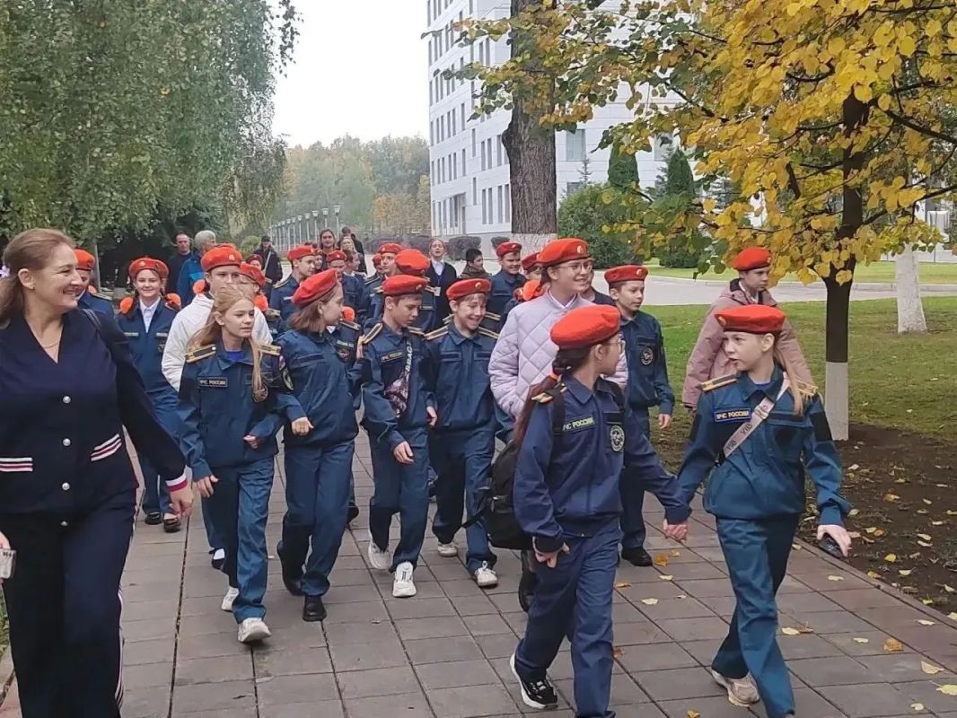Погружение в профессию спасателя: кадеты школы №10 Долгопрудного побывали в легендарной Академии!