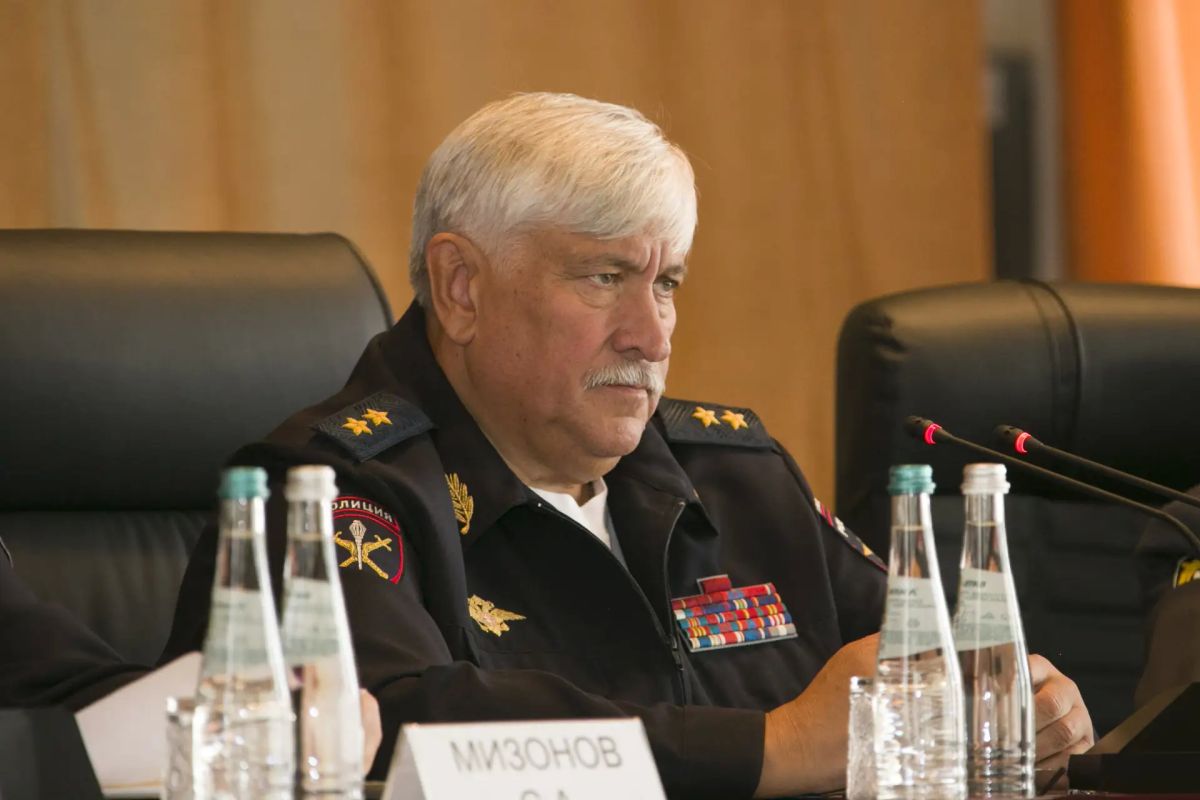 Начальник подмосковного Главка МВД России генерал-лейтенант полиции Виктор Пауков провел встречу с выпускниками образовательных организаций системы МВД России Начальник подмосковного Главка МВД России генерал-лейтенант полиции Виктор Пауков провел встречу с выпускниками образовательных организаций системы МВД России