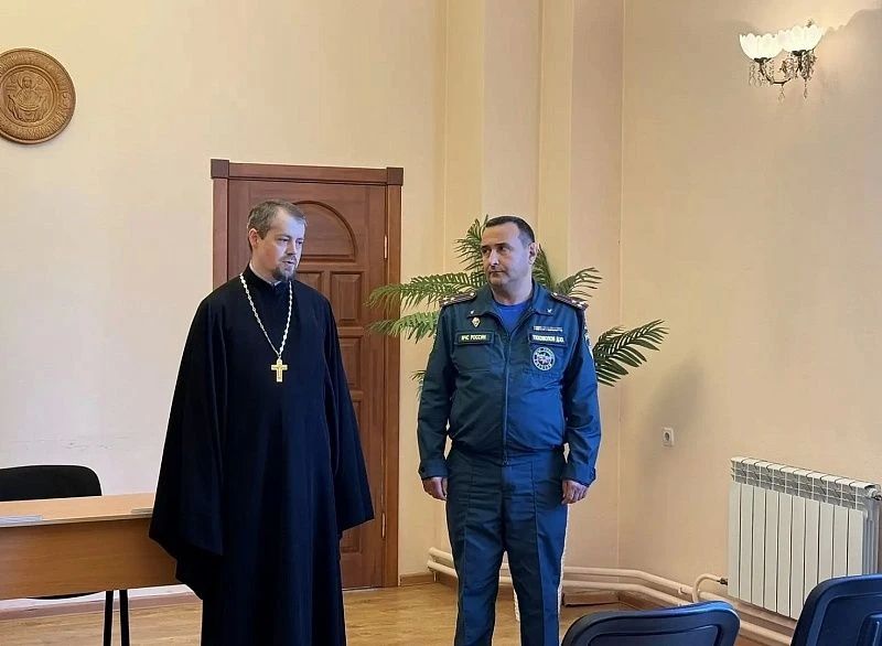 В храме Воскресенска провели беседу по пожарной безопасности В храме Воскресенска провели беседу по пожарной безопасности