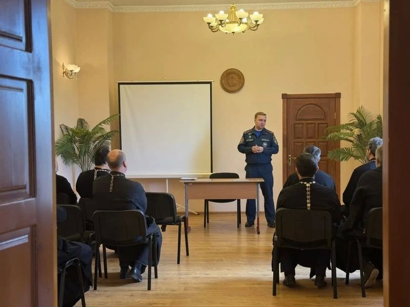В храме Воскресенска провели беседу по пожарной безопасности