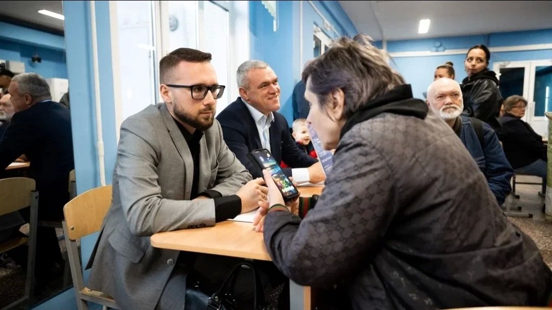 Владимир Волков: Сегодня встречу жителями в формате выездной администрации провели в гимназии №18 в Томилино Владимир Волков: Сегодня встречу жителями в формате выездной администрации провели в гимназии №18 в Томилино