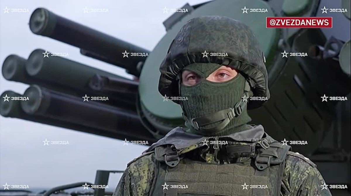 Момент перехвата украинской ракеты FP-5 "Фламинго", сбитой в Подмосковье в ночь с 19 на 20 сентября огнем ЗРПК "Панцирь-С1", установленного на одной из зенитных башен