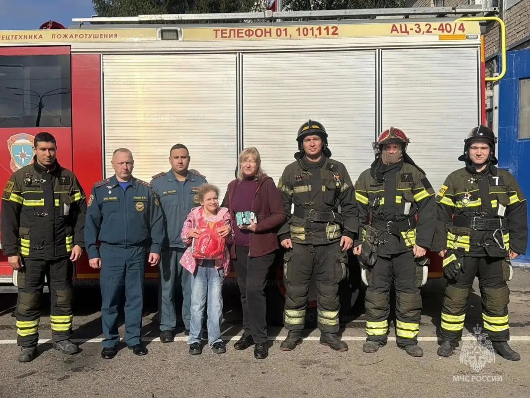 Подольские спасатели исполнили мечту 12-летней девочки в её день рождения Подольские спасатели исполнили мечту 12-летней девочки в её день рождения