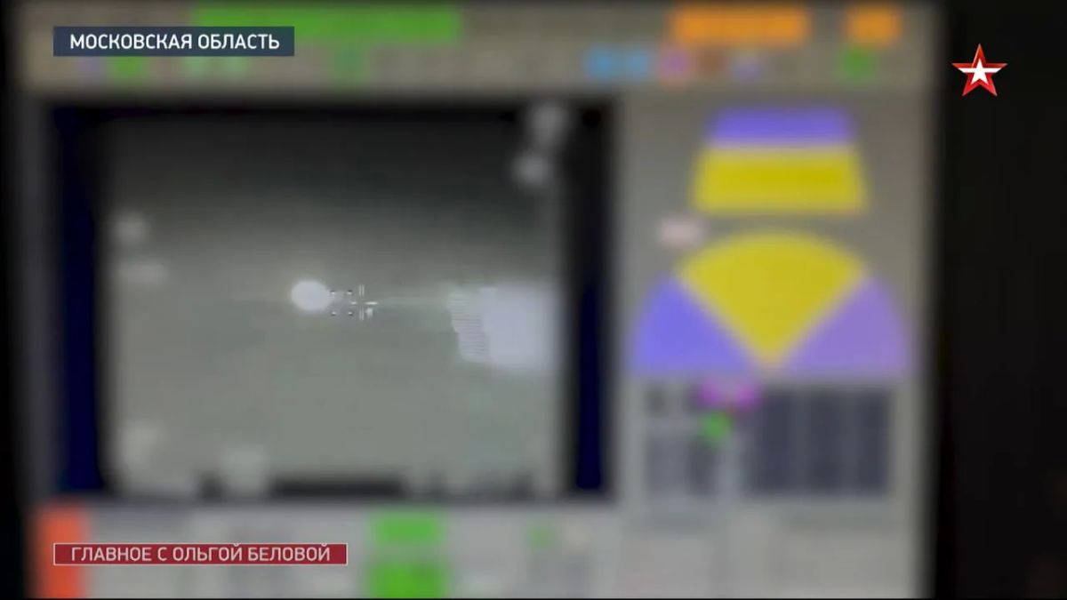 Момент перехвата украинской ракеты FP-5 "Фламинго", сбитой в Подмосковье в ночь с 19 на 20 сентября огнем ЗРПК "Панцирь-С1", установленного на одной из зенитных башен Момент перехвата украинской ракеты FP-5 "Фламинго", сбитой в Подмосковье в ночь с 19 на 20 сентября огнем ЗРПК "Панцирь-С1", установленного на одной из зенитных башен