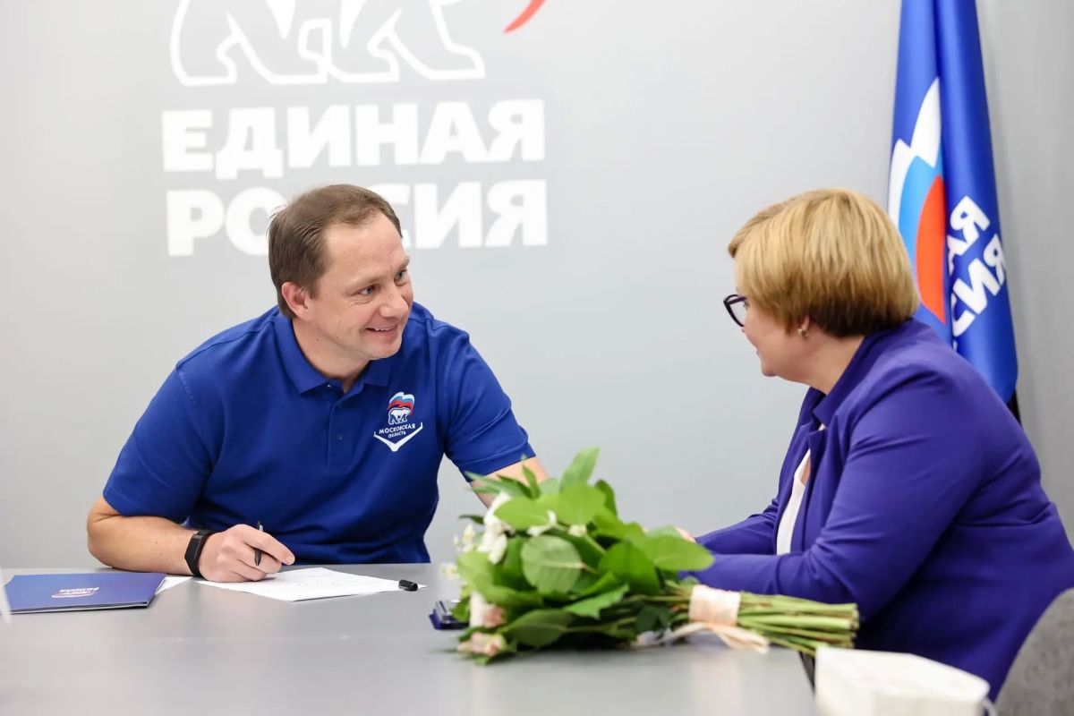 Дмитрий Волков: Встретился с нашими уважаемыми жителями в приемной местного отделения Партии «Единая Россия», чтобы в открытом диалоге обсудить насущные и волнующие вопросы, а также предложения в части развития округа
