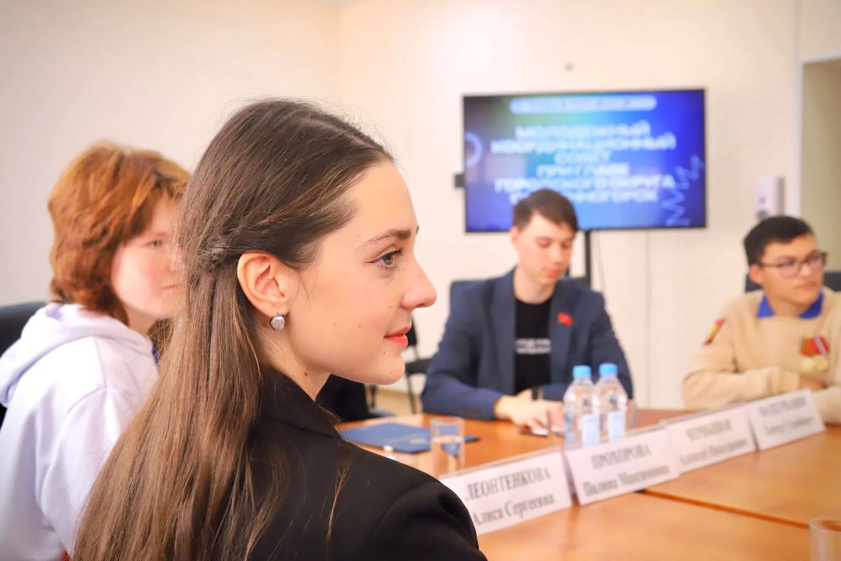 Константин Михальков: Традиционно раз в квартал проводим Координационный молодёжный совет Константин Михальков: Традиционно раз в квартал проводим Координационный молодёжный совет