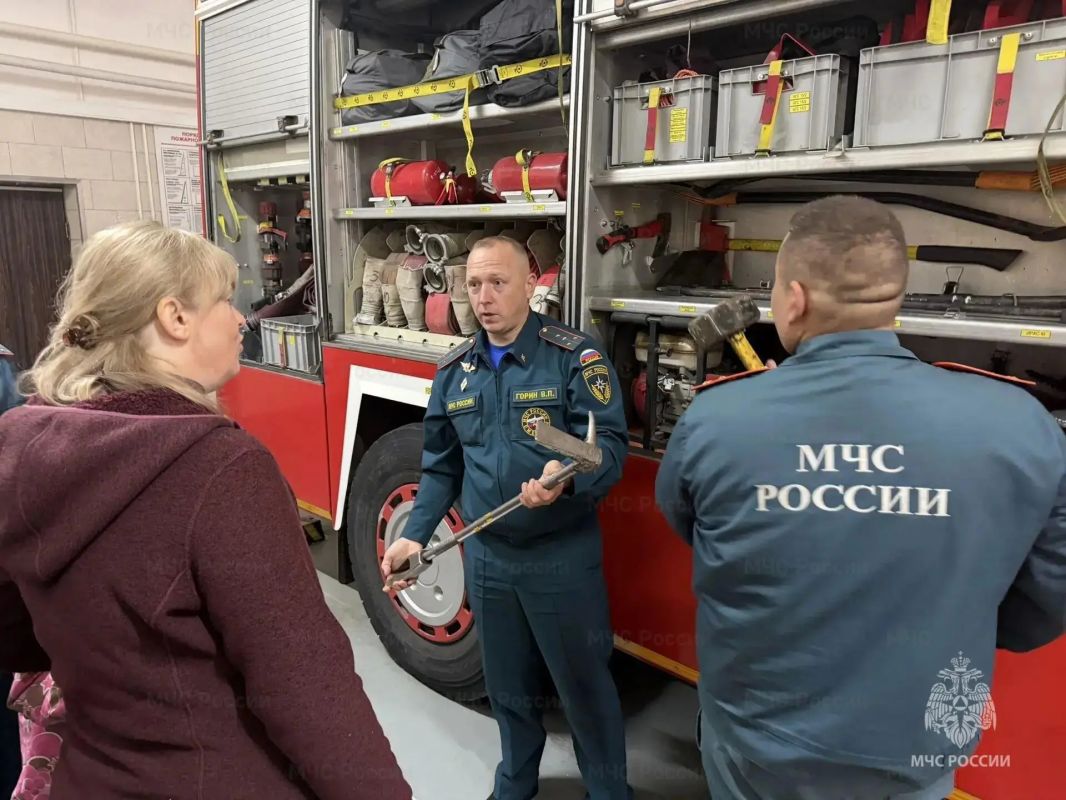Подольские спасатели исполнили мечту 12-летней девочки в её день рождения Подольские спасатели исполнили мечту 12-летней девочки в её день рождения