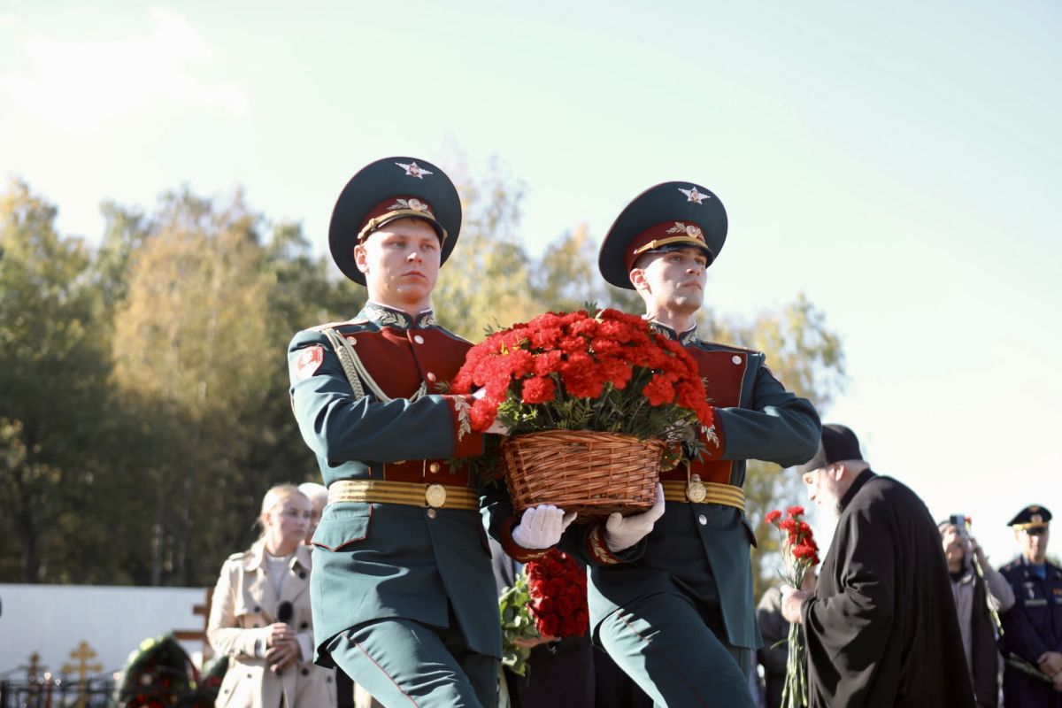 Память погибших участников СВО почтили в Балашихе в День воссоединения новых территорий с Россией Память погибших участников СВО почтили в Балашихе в День воссоединения новых территорий с Россией