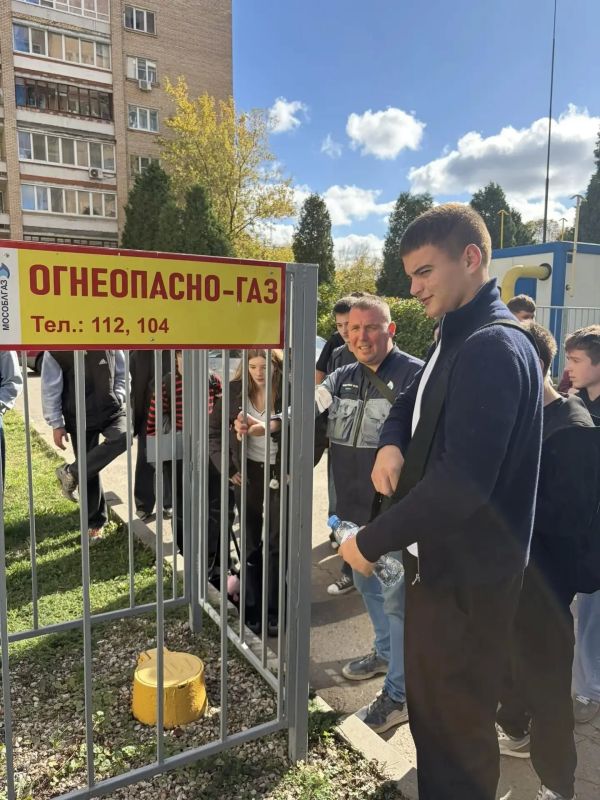 Практическое знакомство с профессией: визит студентов в «Мособлгаз» Практическое знакомство с профессией: визит студентов в «Мособлгаз»