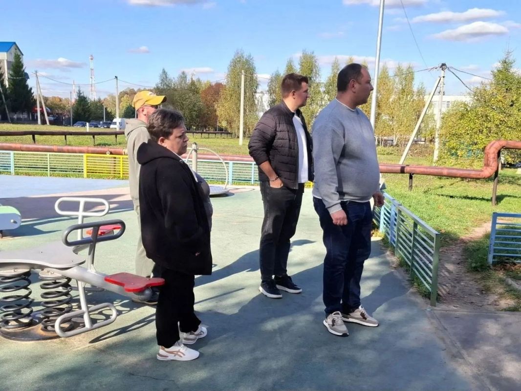 Совместно с коллегами из МБУ «Чеховское благоустройство» провели плановый обход дворовой территории в с. Шарапово по ул. Колхозная, д. 6, 8, 10 Совместно с коллегами из МБУ «Чеховское благоустройство» провели плановый обход дворовой территории в с. Шарапово по ул. Колхозная, д. 6, 8, 10