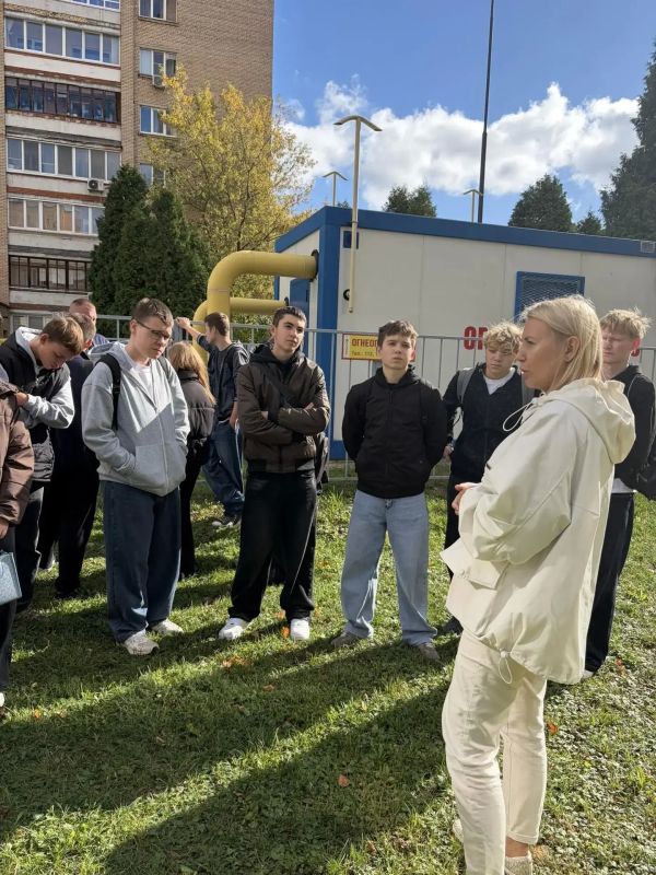 Практическое знакомство с профессией: визит студентов в «Мособлгаз» Практическое знакомство с профессией: визит студентов в «Мособлгаз»