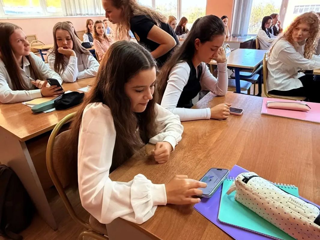 Сильны единством: в Губернском колледже прошло просветительское мероприятие ко Дню воссоединения Сильны единством: в Губернском колледже прошло просветительское мероприятие ко Дню воссоединения