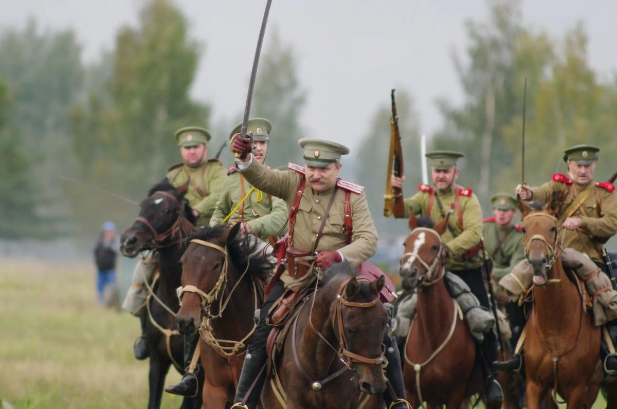 Военно-исторический фестиваль «Прорыв»: ступинец в образе гусара Военно-исторический фестиваль «Прорыв»: ступинец в образе гусара