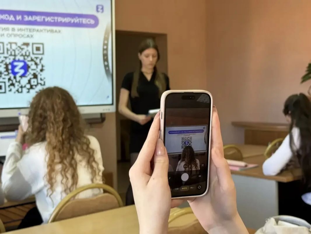 Сильны единством: в Губернском колледже прошло просветительское мероприятие ко Дню воссоединения Сильны единством: в Губернском колледже прошло просветительское мероприятие ко Дню воссоединения