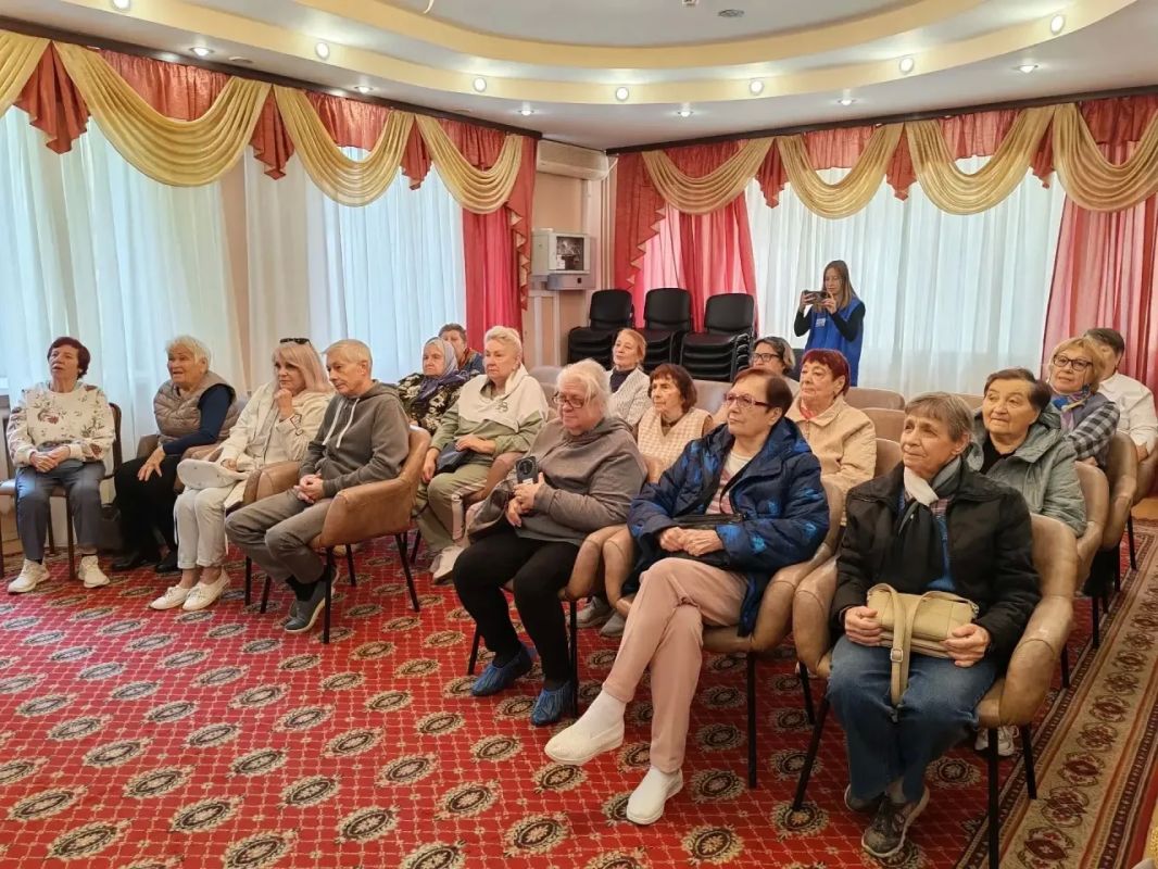 Активных долголетов Балашихи поздравили с Днем пожилых людей