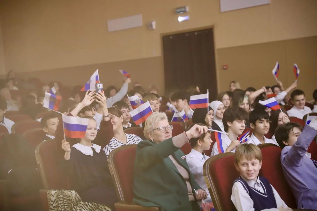 В Солнечногорске отметили День воссоединения новых регионов с Россией В Солнечногорске отметили День воссоединения новых регионов с Россией