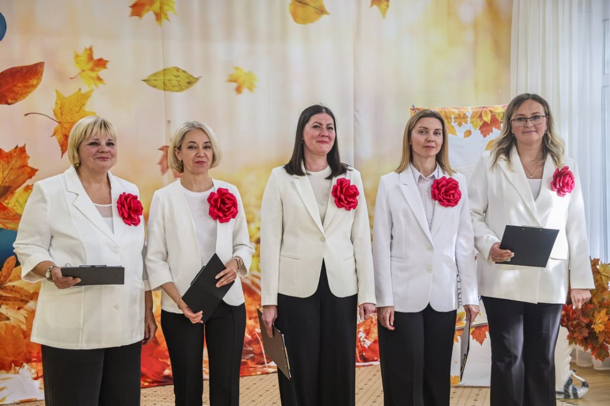 На базе дошкольного отделения Раменской СОШ №21 прошло чествование тех, кто посвятил свою жизнь работе с детьми