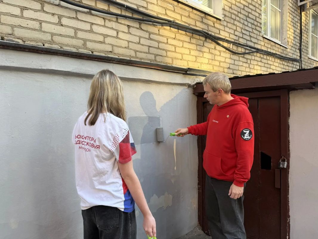 Волонтёры МЦ «Лидер» провели акцию по закрашиванию незаконных надписей Волонтёры МЦ «Лидер» провели акцию по закрашиванию незаконных надписей