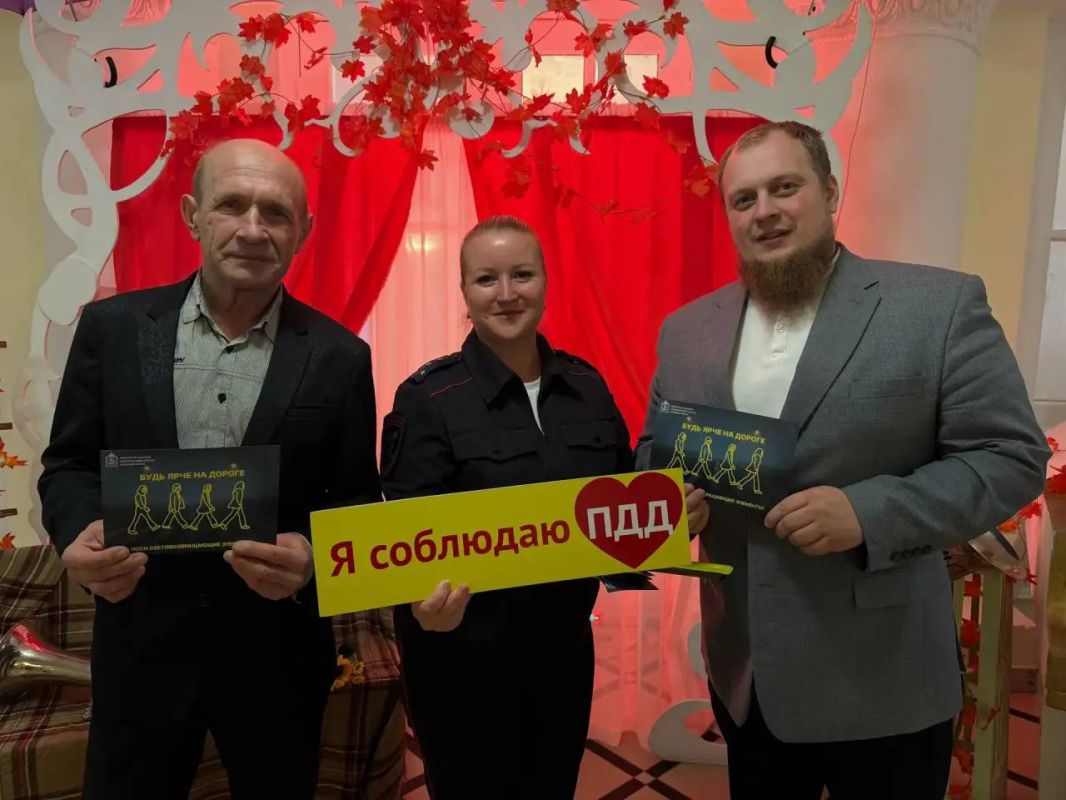 В рамках мероприятий в честь Международного дня пожилых людей, автоинспекторы региональные навестили жителей «серебряного возраста» в Демиховском Дворце культуры г.о. Орехово-Зуево В рамках мероприятий в честь Международного дня пожилых людей, автоинспекторы региональные навестили жителей «серебряного возраста» в Демиховском Дворце культуры г.о. Орехово-Зуево