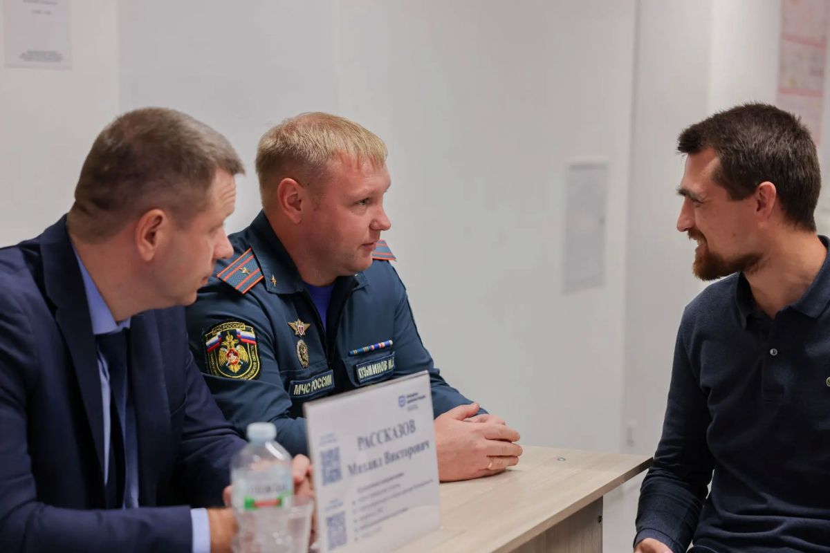 Станислав Каторов: На территории Образовательного центра «Успех» в Дрожжино провели традиционную встречу в формате «выездной администрации», которая объединила порядка 50 активных жителей нашего муниципалитета Станислав Каторов: На территории Образовательного центра «Успех» в Дрожжино провели традиционную встречу в формате «выездной администрации», которая объединила порядка 50 активных жителей нашего муниципалитета