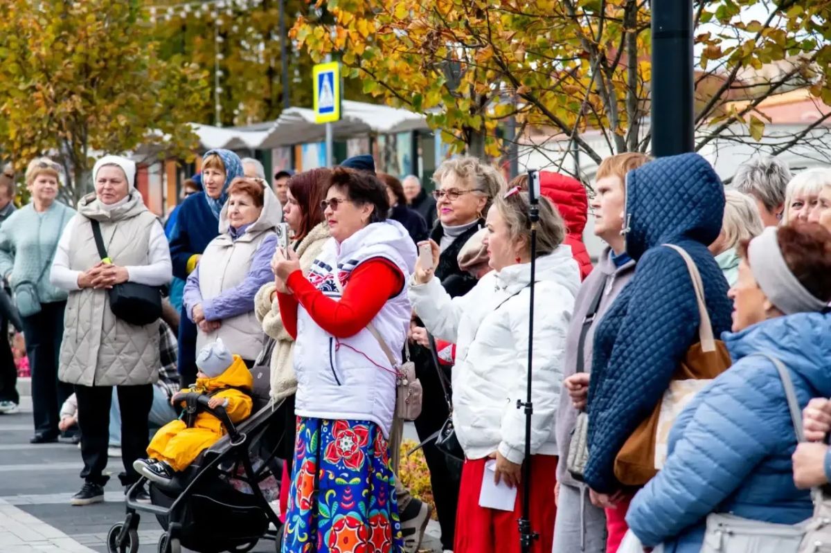 Татьяна Витушева: В Истре на улице 15 Лет Комсомола прошёл концерт, посвящённый Дню пожилого человека Татьяна Витушева: В Истре на улице 15 Лет Комсомола прошёл концерт, посвящённый Дню пожилого человека