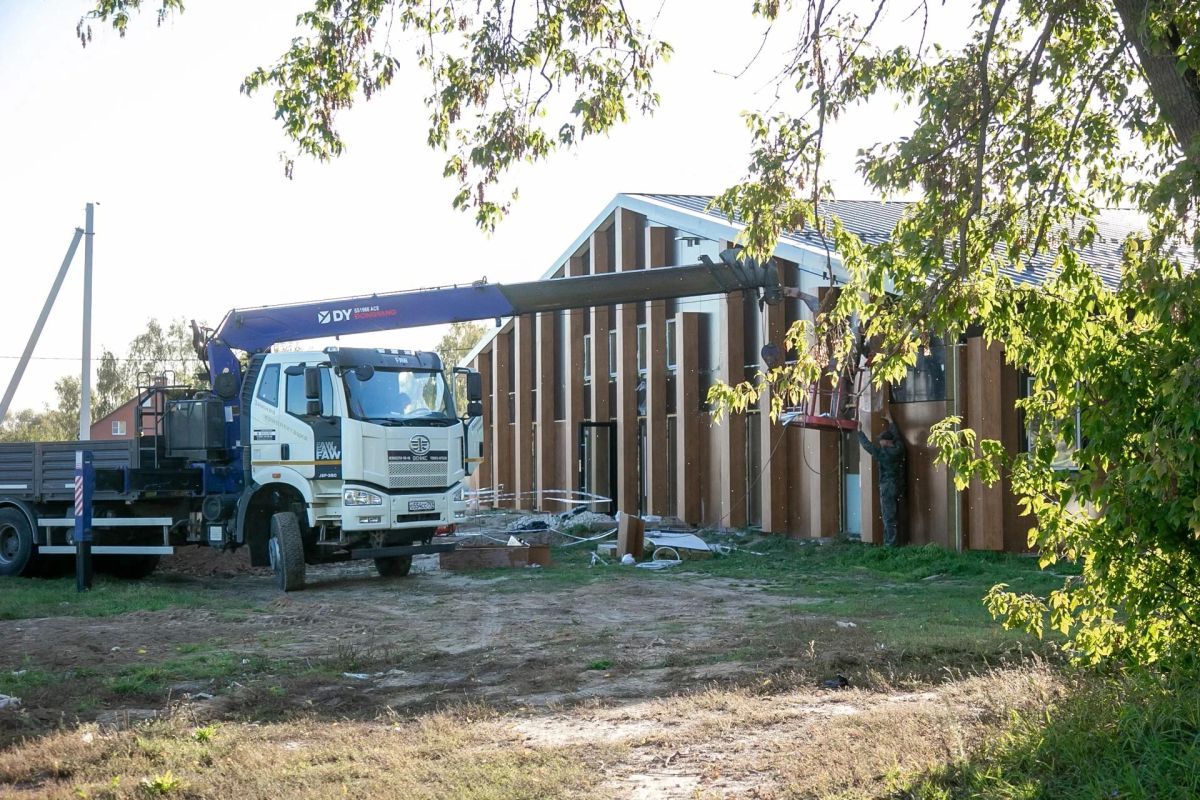 В деревне Зарудня подходит к завершению строительство нового Дома культуры