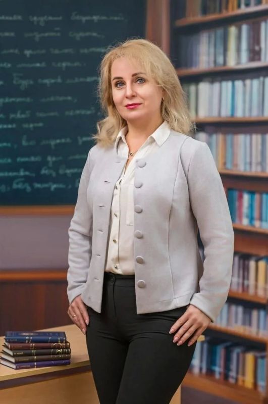 Светлана Дмитриевна Нурмухамбетова, учитель географии и английского языка Центра образования №30 города Электроугли, имеет педагогический стаж 30 лет и высшую квалификационную категорию