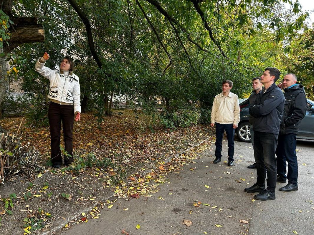 Дмитрий Семёнов провёл обход в микрорайоне Юбилейный Дмитрий Семёнов провёл обход в микрорайоне Юбилейный