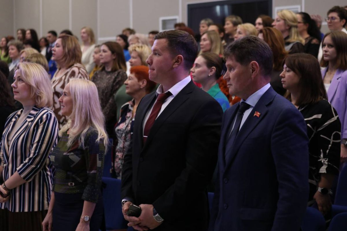 В преддверии Дня учителя наградил педагогов Долгопрудного В преддверии Дня учителя наградил педагогов Долгопрудного