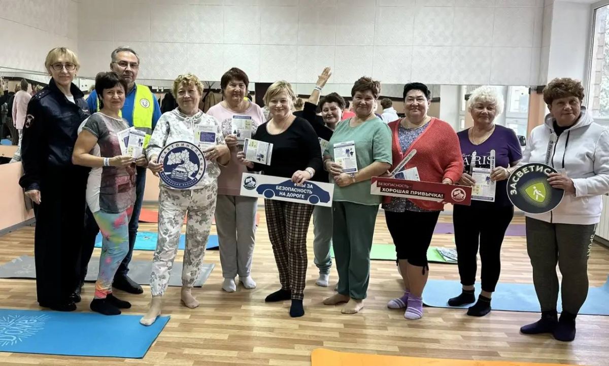 В День пожилых людей сотрудники Госавтоинспекции совместно со специалистами «Рамавтодора» организовали встречу для представителей «серебряного возраста» в клубе «Активное долголетие» В День пожилых людей сотрудники Госавтоинспекции совместно со специалистами «Рамавтодора» организовали встречу для представителей «серебряного возраста» в клубе «Активное долголетие»