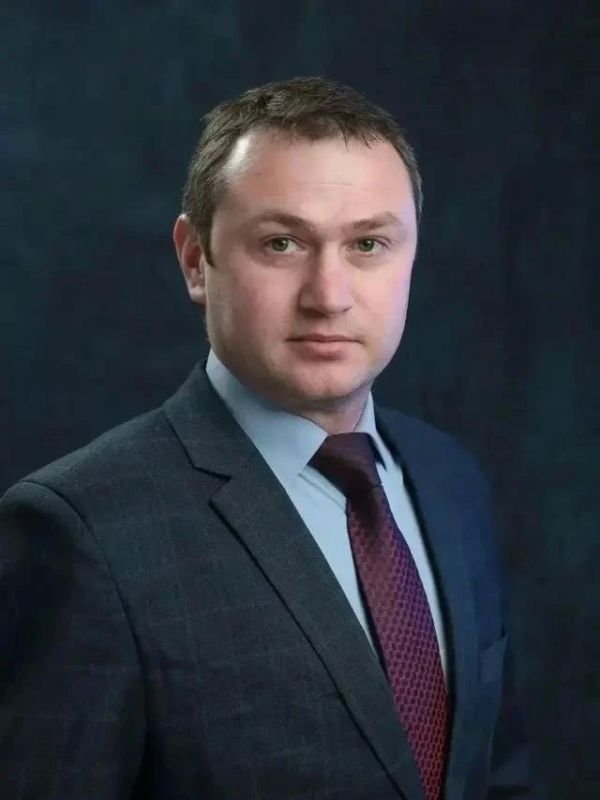Александр Валерьевич Попов, возглавляющий Раменскую школу №9, одержал победу на региональном этапе конкурса «Лучший руководитель общеобразовательной организации» в номинации «Школа, устремленная в будущее» Александр Валерьевич Попов, возглавляющий Раменскую школу №9, одержал победу на региональном этапе конкурса «Лучший руководитель общеобразовательной организации» в номинации «Школа, устремленная в будущее»