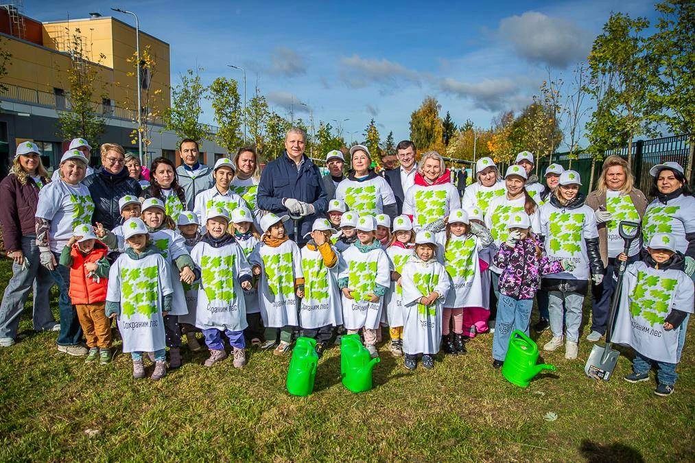 Андрей Иванов: Вместе с воспитанниками детского сада «Выбор будущего» в селе Лайково, их родителями и воспитателями высадили 60 молодых кленов в рамках Всероссийской акции «Сохраним лес» Андрей Иванов: Вместе с воспитанниками детского сада «Выбор будущего» в селе Лайково, их родителями и воспитателями высадили 60 молодых кленов в рамках Всероссийской акции «Сохраним лес»