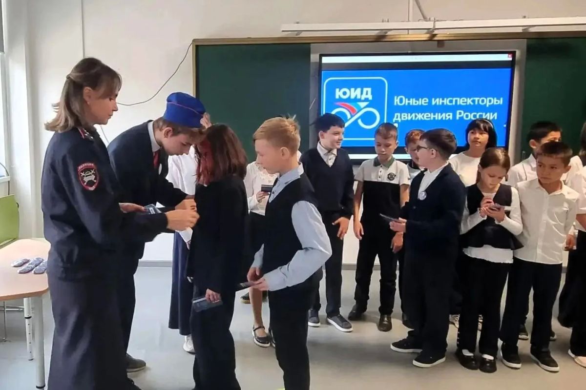 За безопасность на дорогах: пополнение в команде юных инспекторов движения За безопасность на дорогах: пополнение в команде юных инспекторов движения