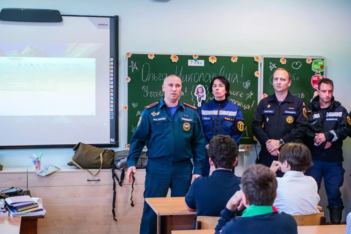 В Химках школьники на практике познакомились с работой спасателей В Химках школьники на практике познакомились с работой спасателей