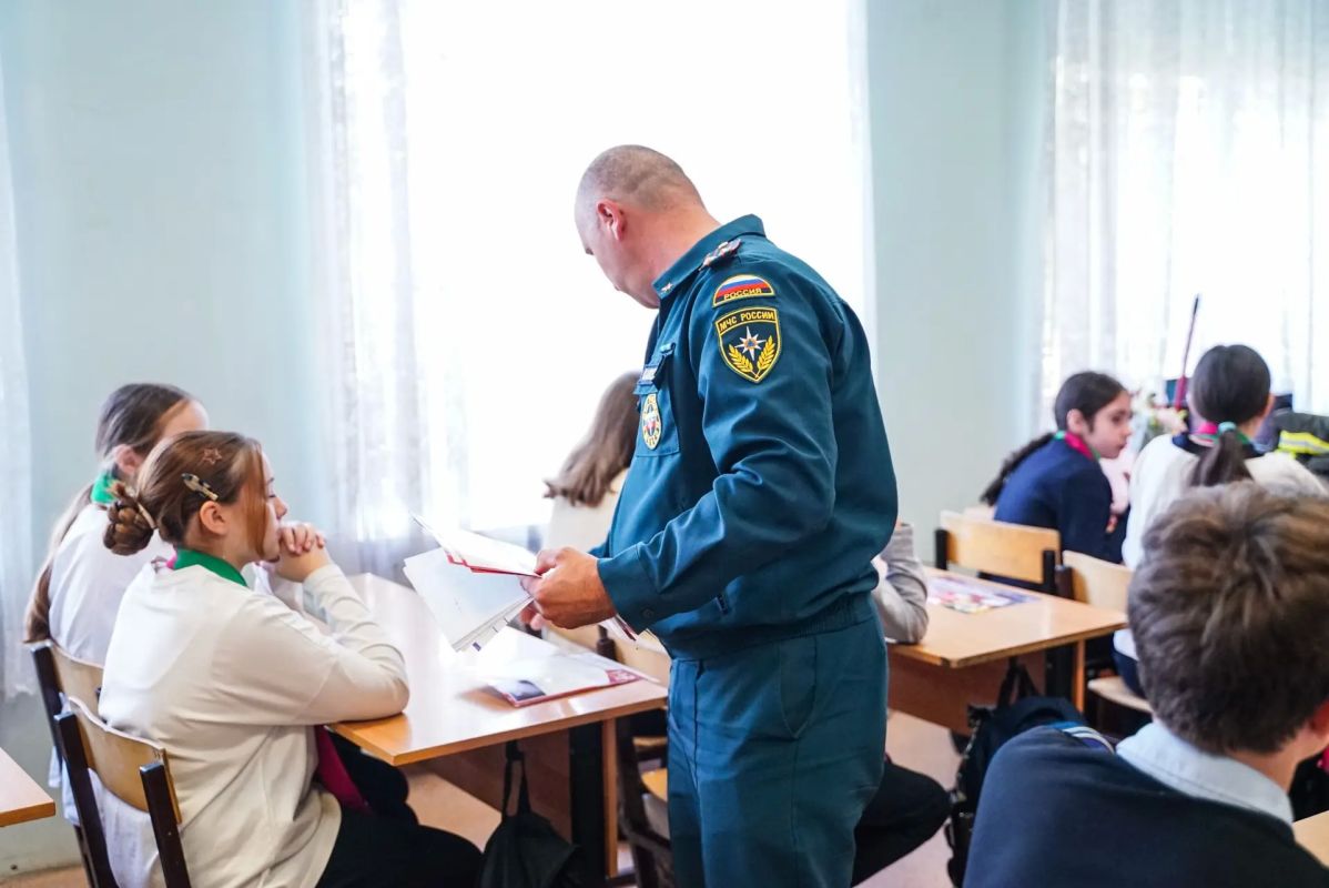 В Химках школьники на практике познакомились с работой спасателей В Химках школьники на практике познакомились с работой спасателей