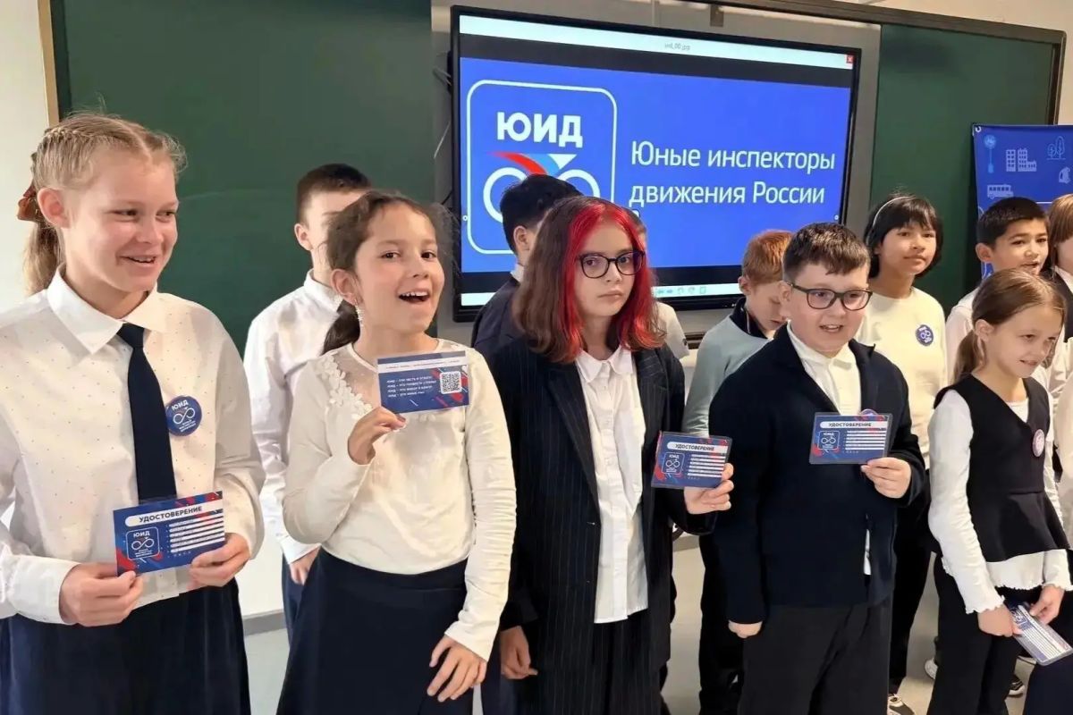 За безопасность на дорогах: пополнение в команде юных инспекторов движения За безопасность на дорогах: пополнение в команде юных инспекторов движения