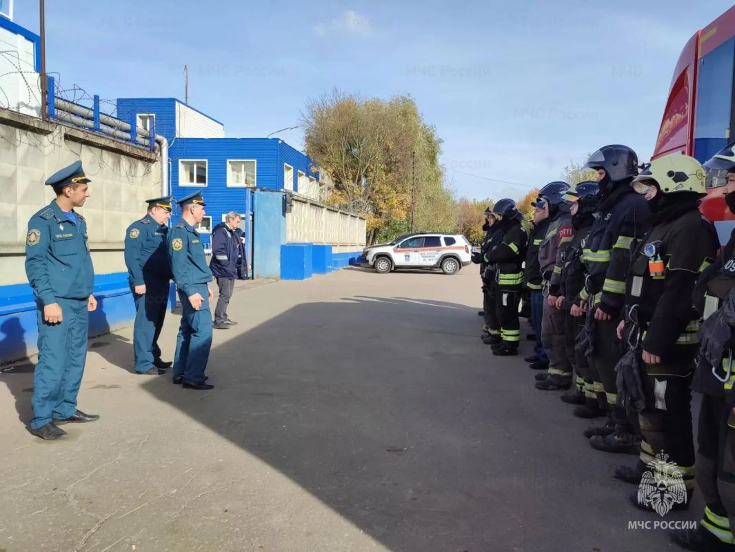 В Подольске прошли пожарно-тактические учения на базе складского комплекса В Подольске прошли пожарно-тактические учения на базе складского комплекса